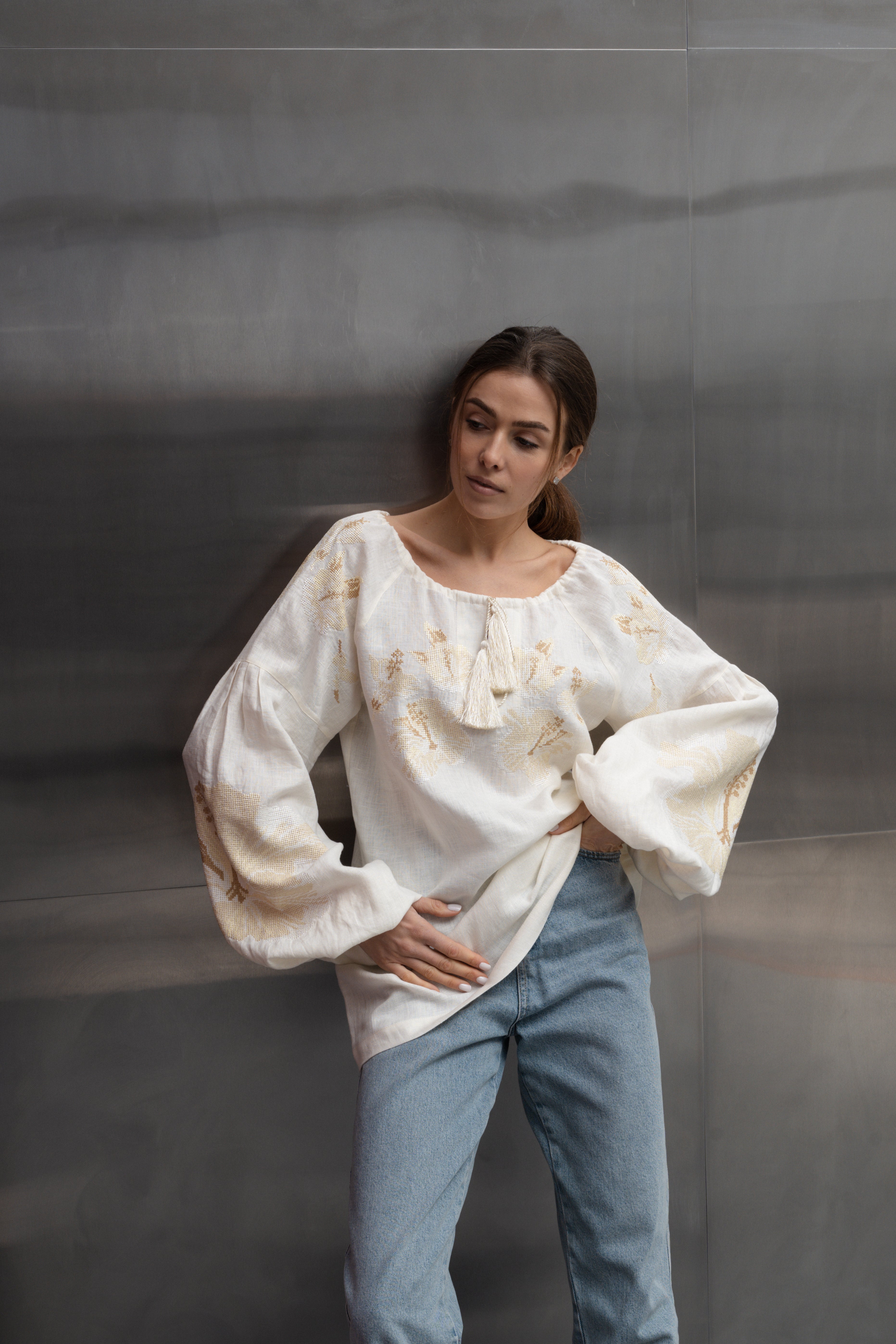 Linen Blouse "Anastasia" with Embroidered Hibiscus Flower