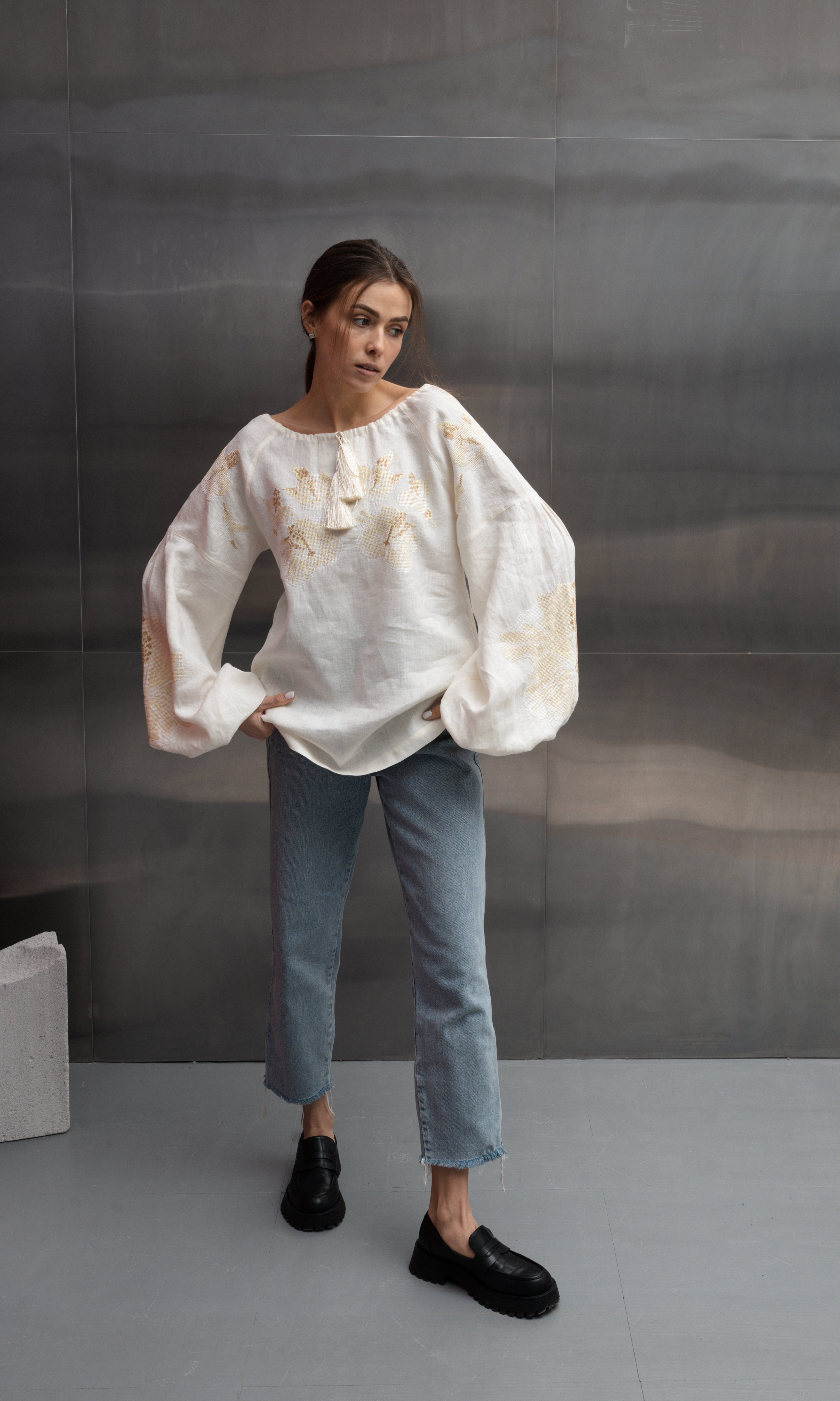 Linen Blouse "Anastasia" with Embroidered Hibiscus Flower