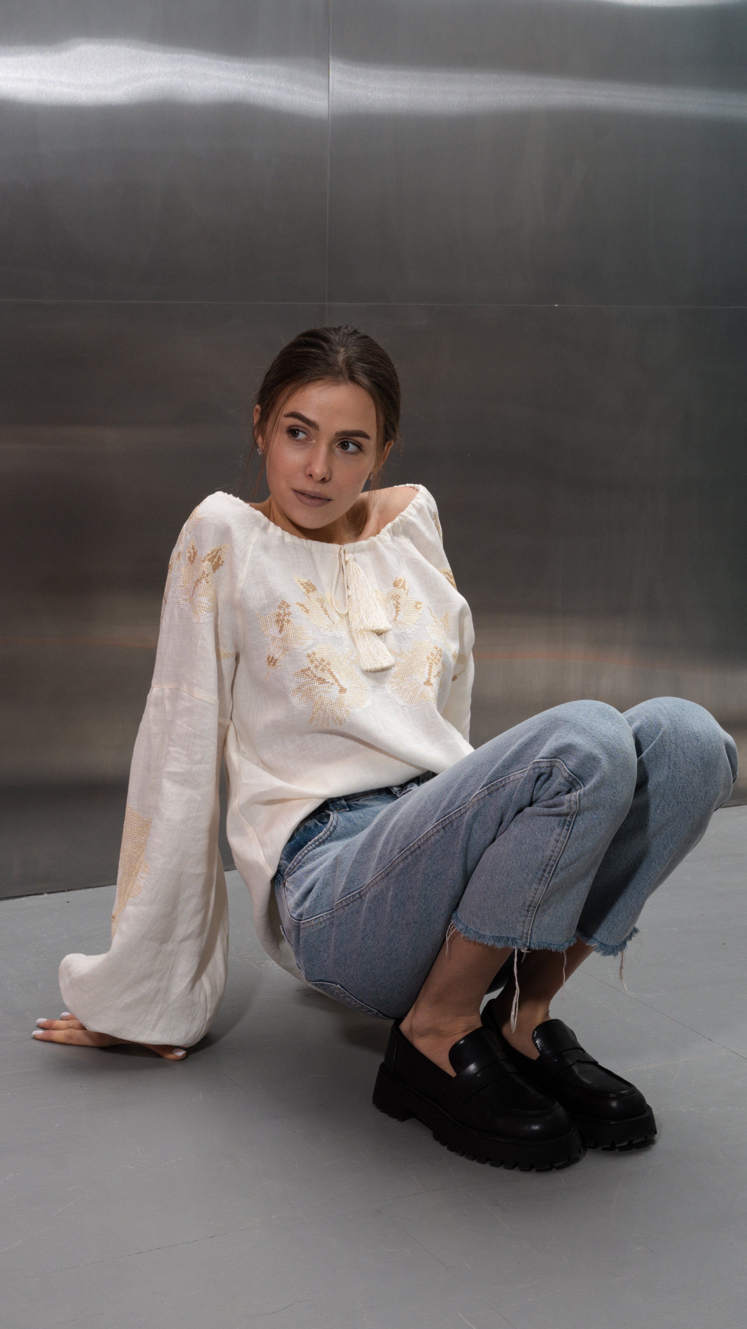 Linen Blouse "Anastasia" with Embroidered Hibiscus Flower