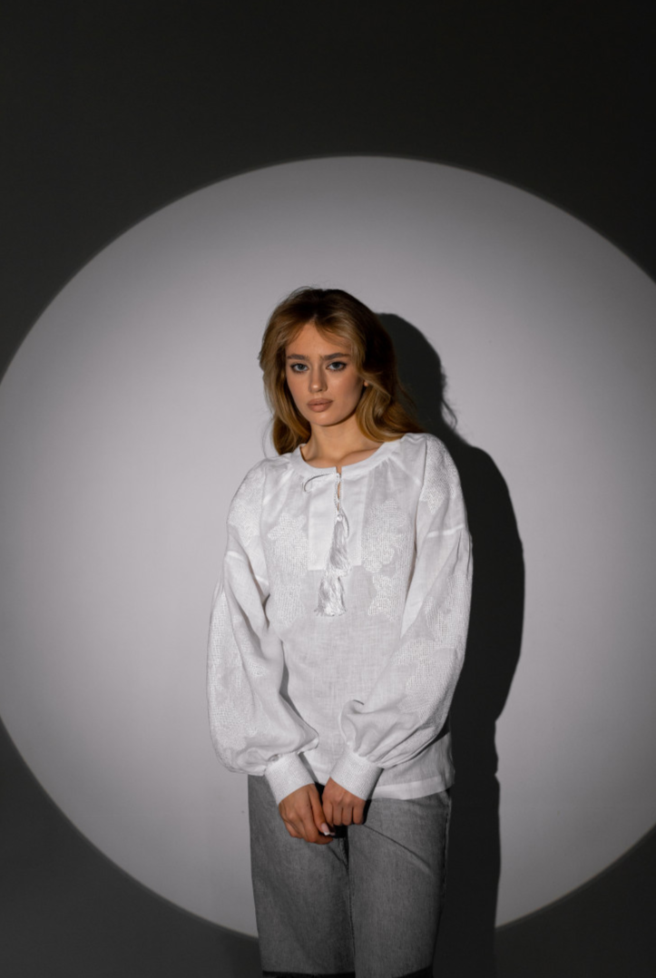 Blouse-Dana-bouquetofflowerswhite1.png