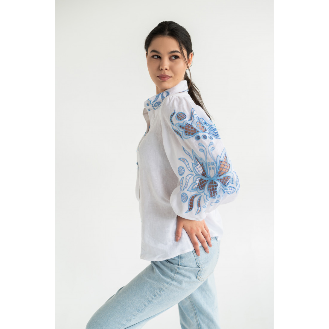 Blouse_Alexandra_white_blue2.png